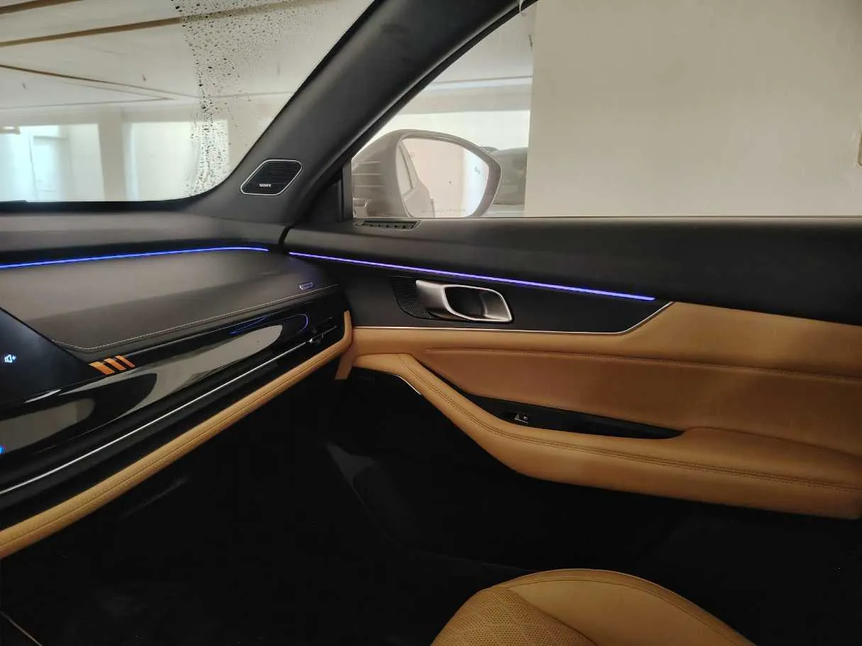 Car image 33