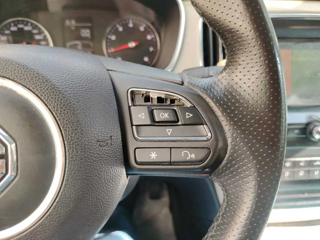 Car image 34
