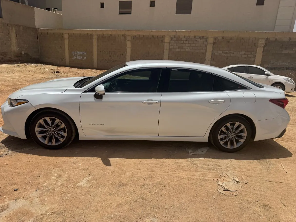 Car image 8
