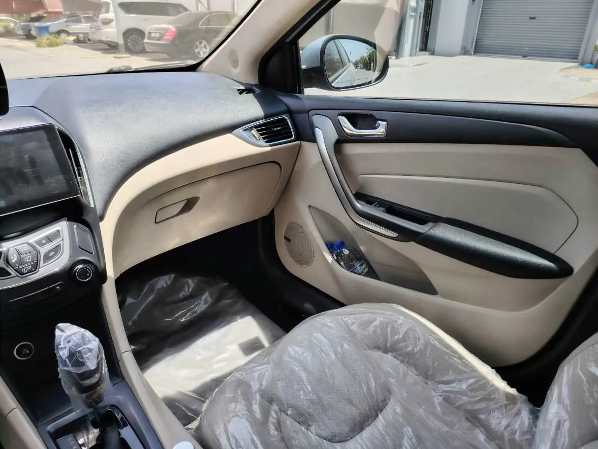 Car image 18