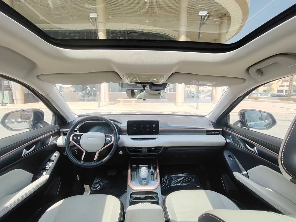 Car image 18