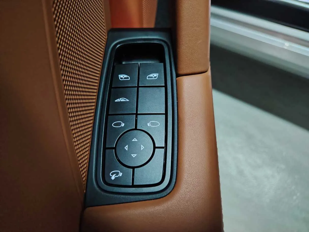 Car image 29