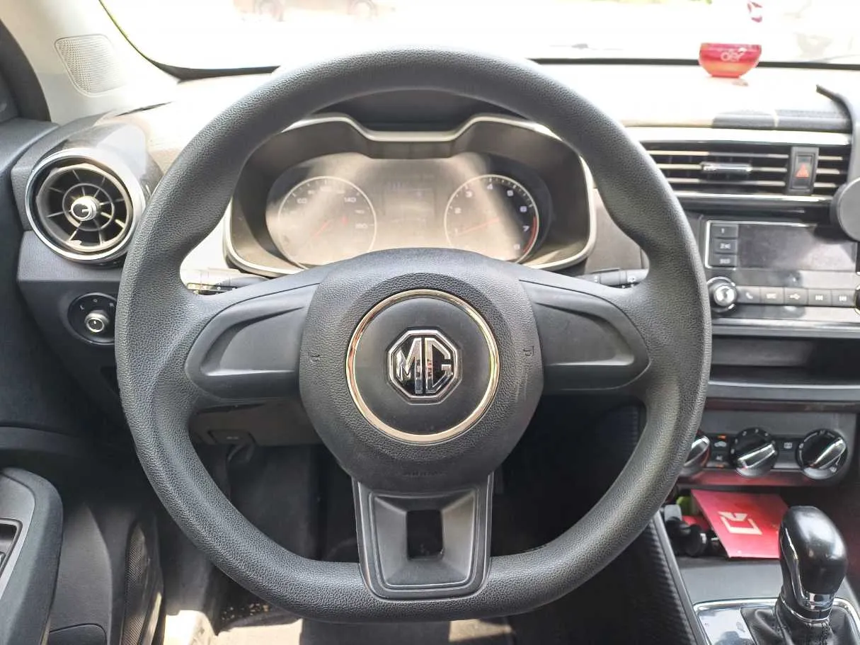 Car image 18