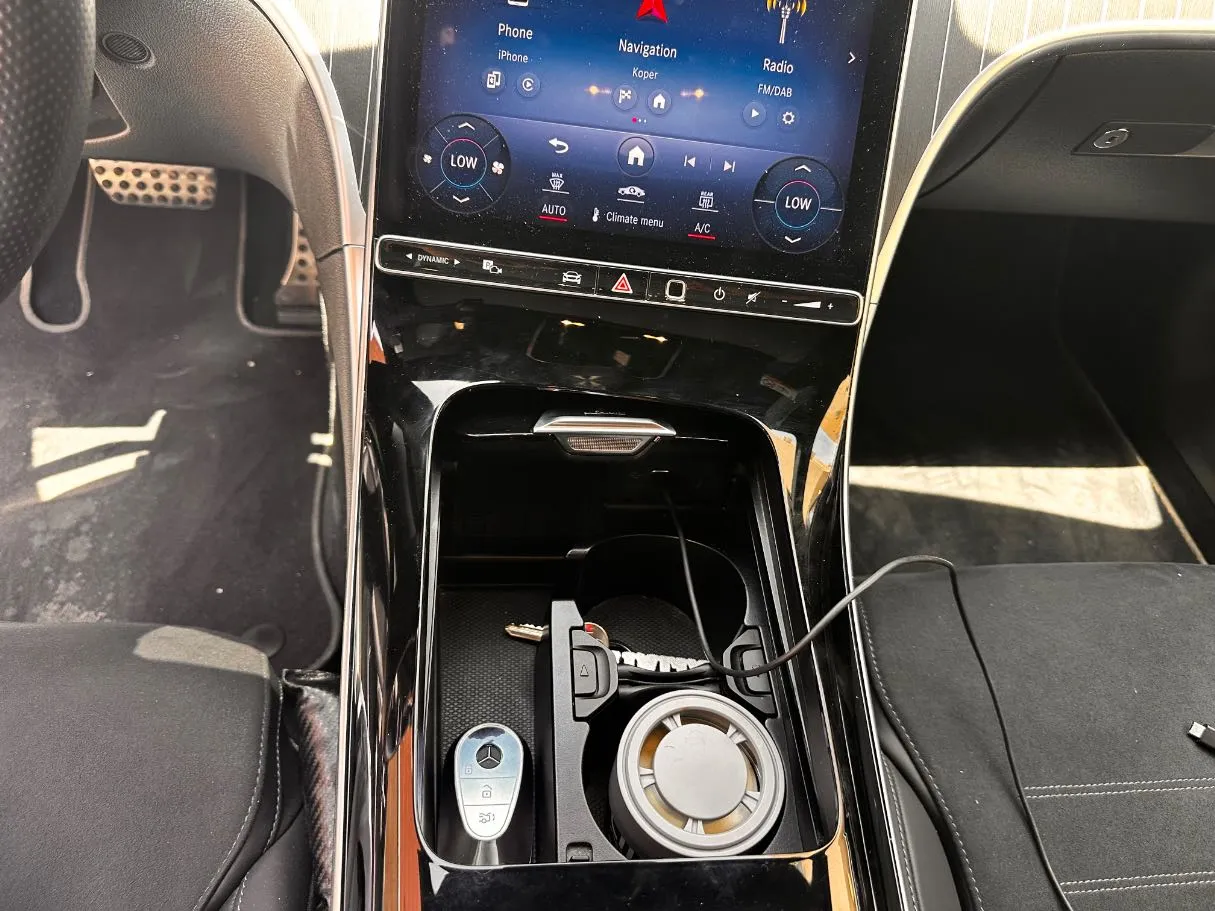Car image 17