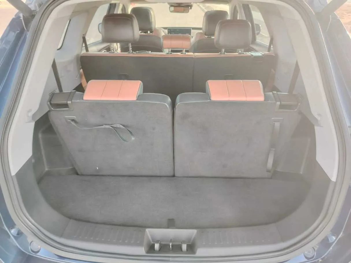 Car image 28