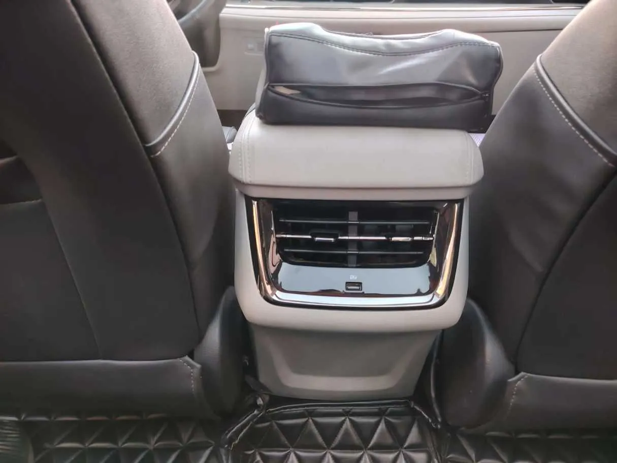 Car image 29