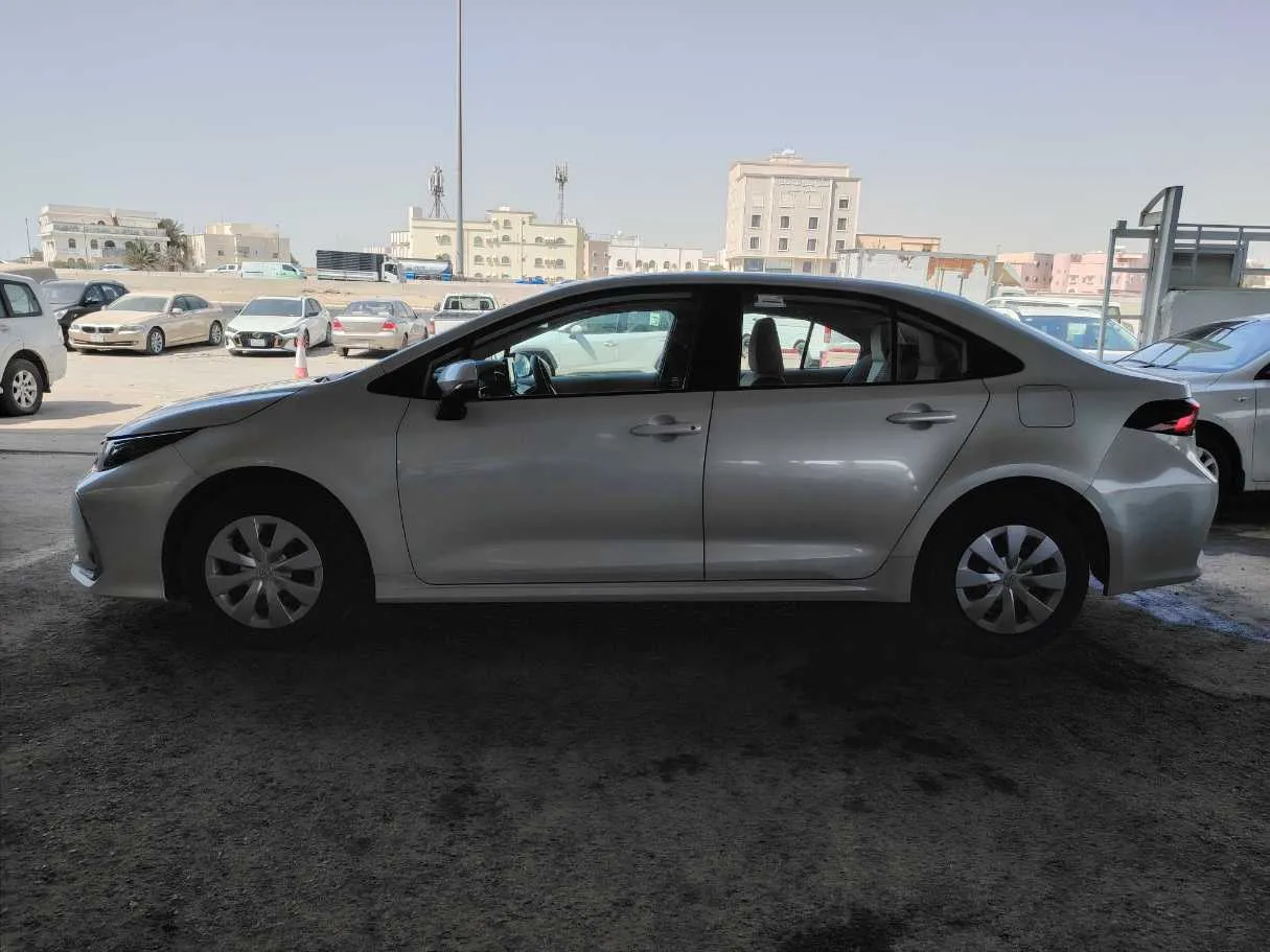 Car image 8
