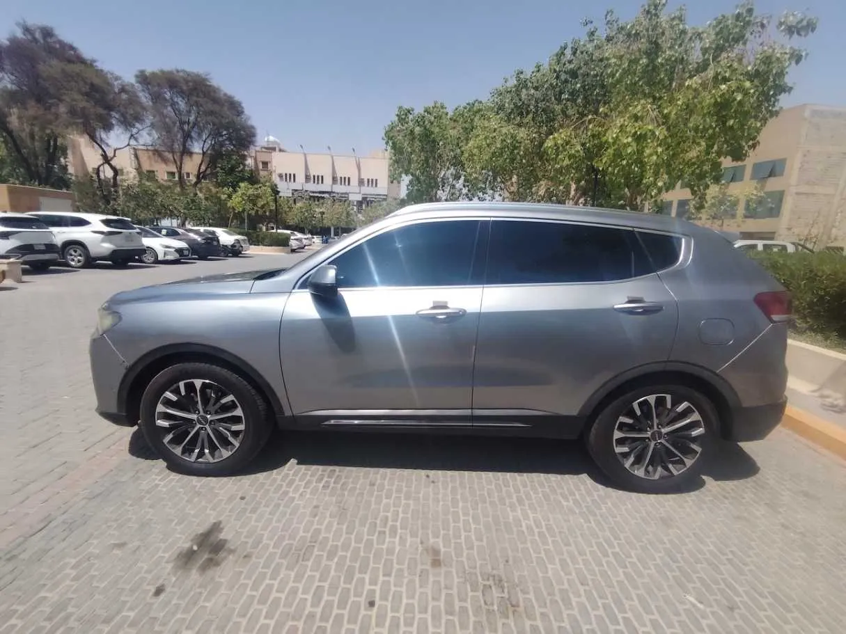 Car image 8