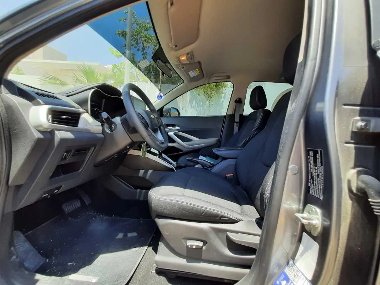 Car image 12