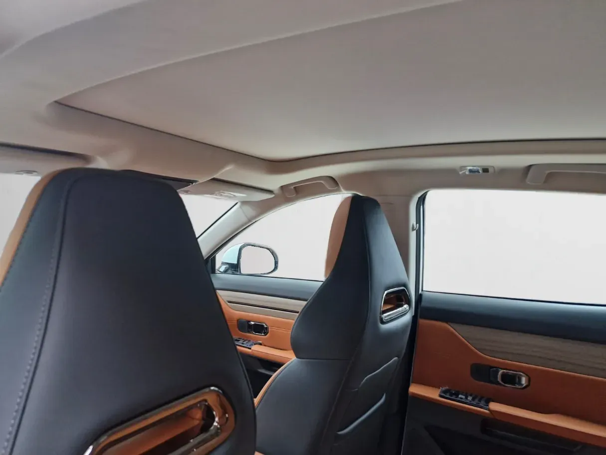 Car image 8