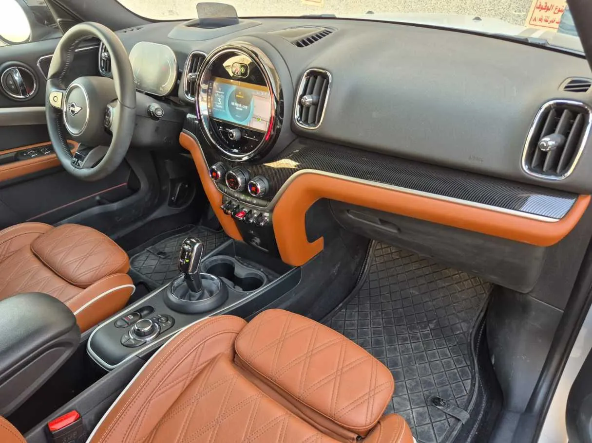 Car image 12