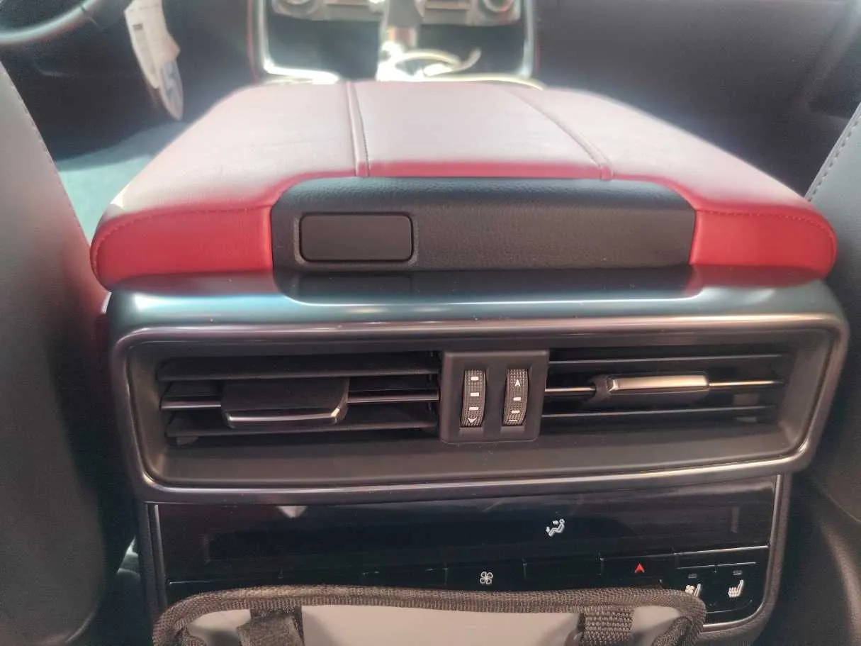 Car image 23