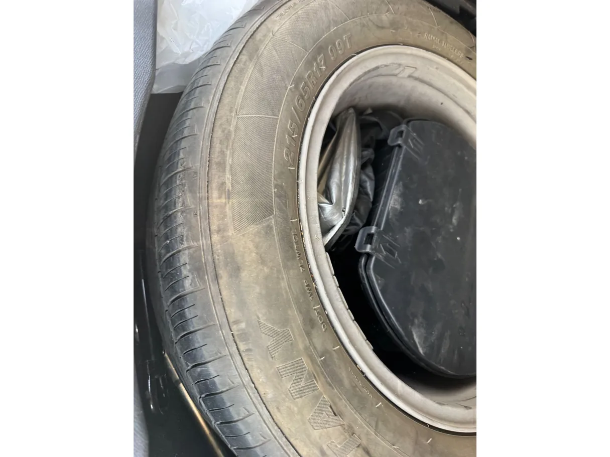 Car image 21