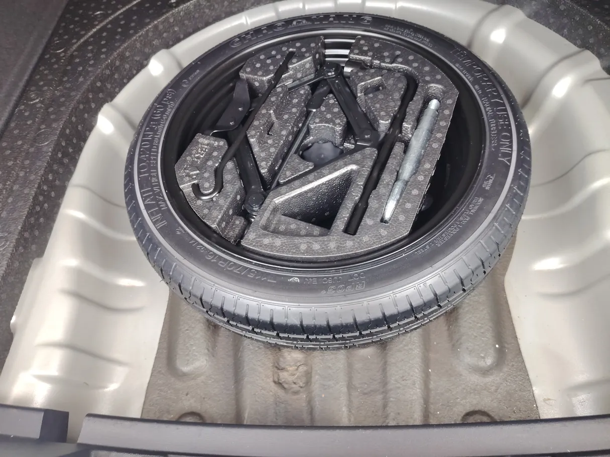 Car image 29
