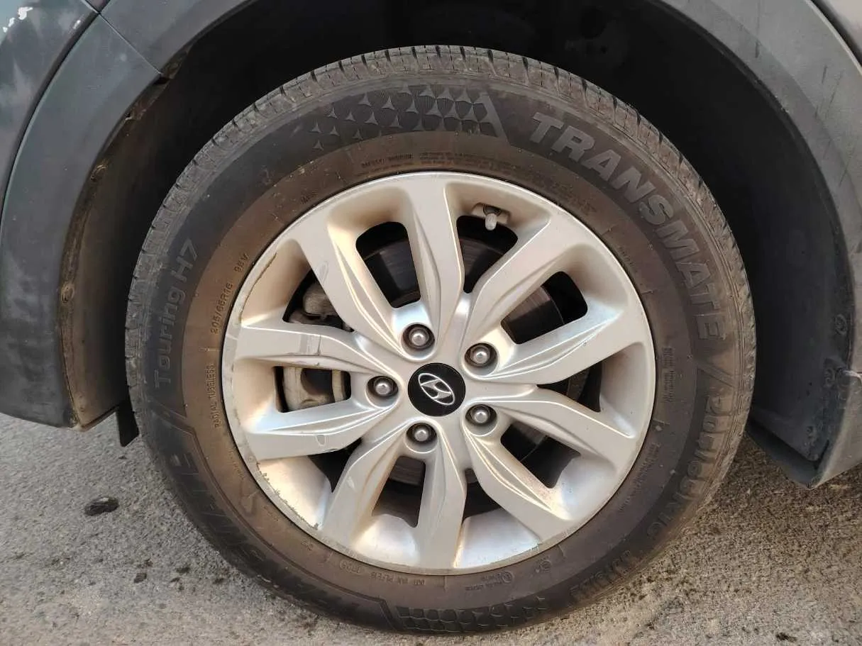Car image 10