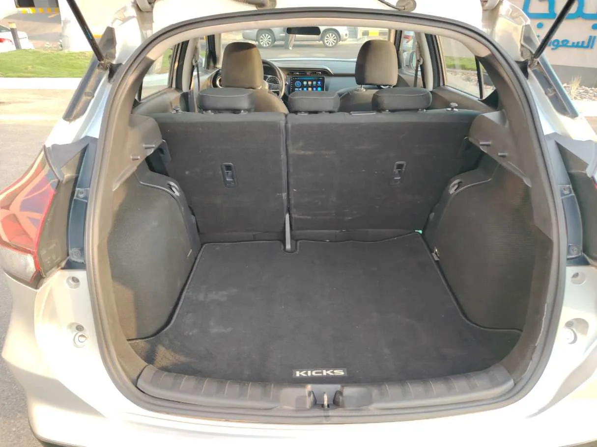 Car image 23