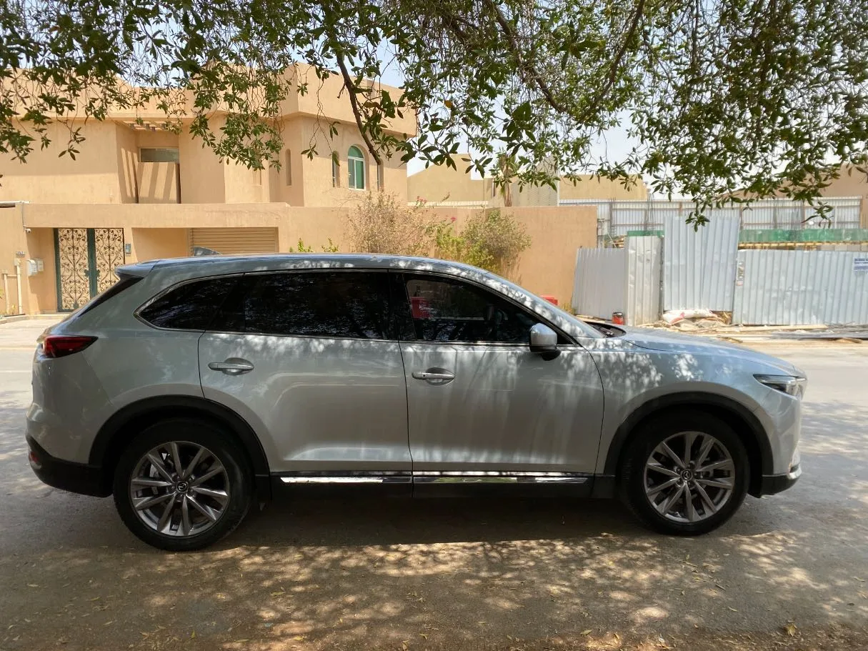 Car image 4