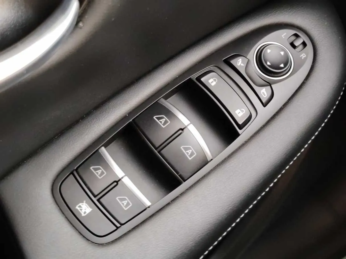Car image 27