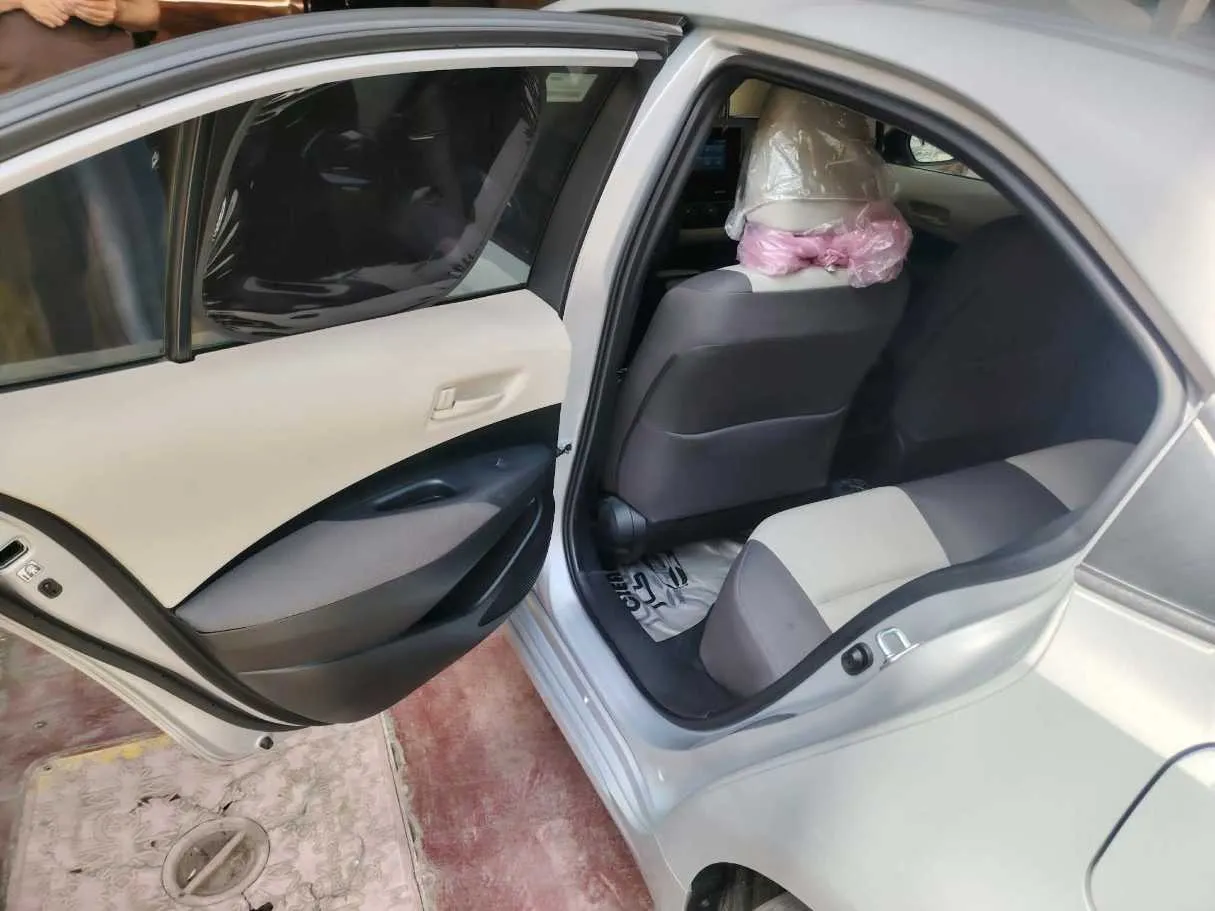 Car image 32