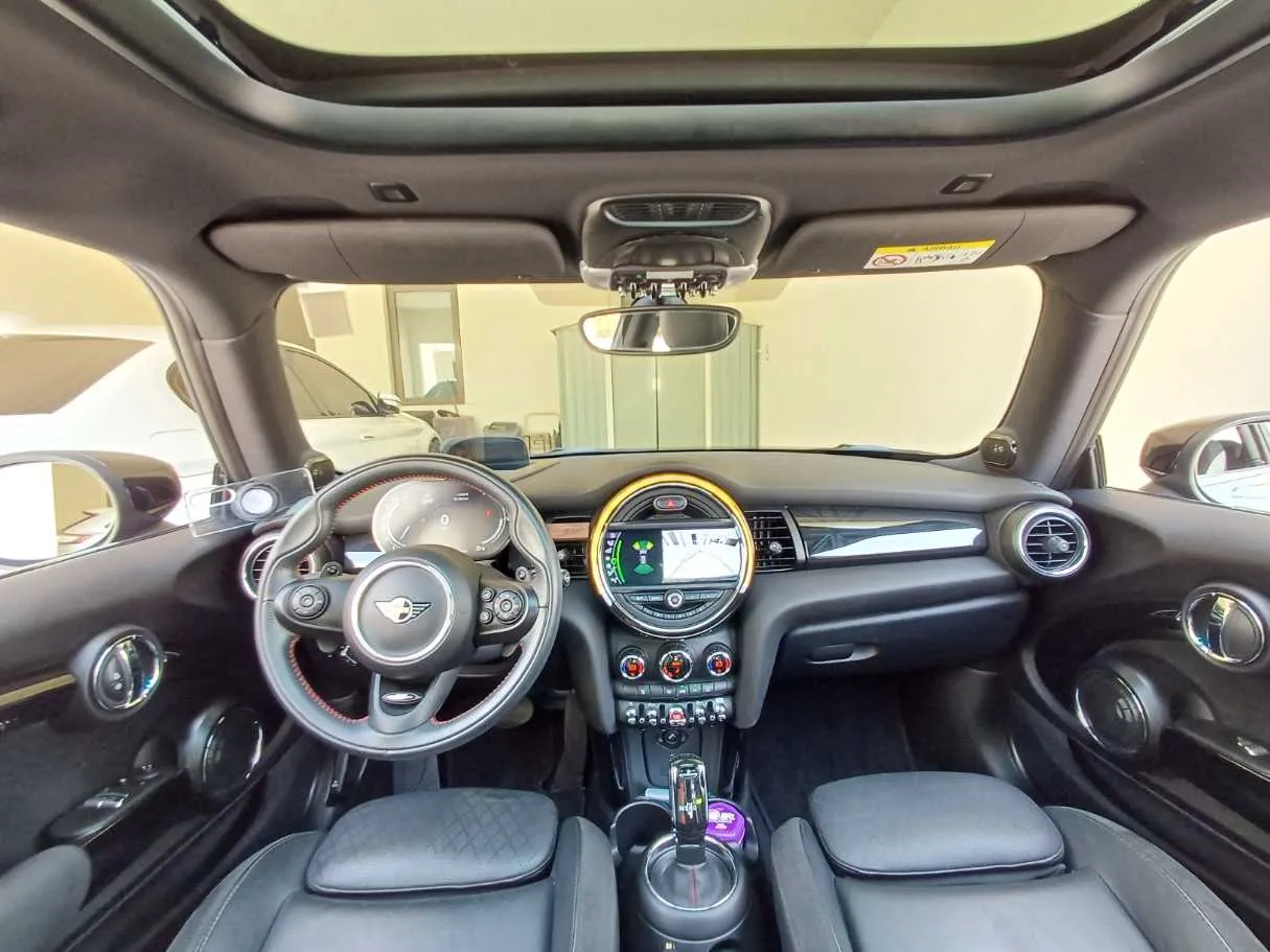 Car image 17