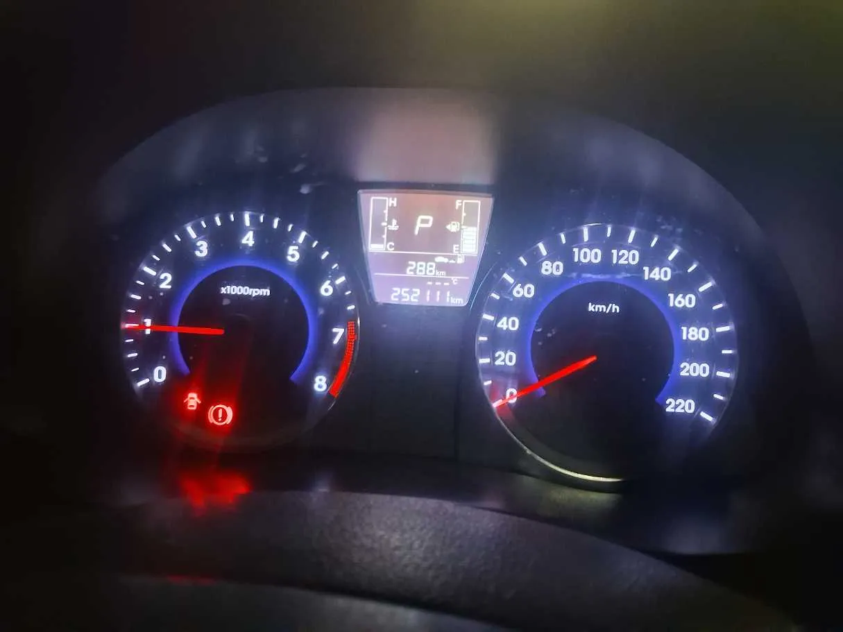 Car image 13