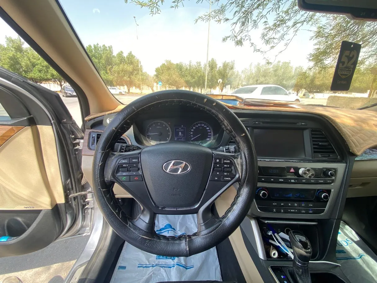 Car image 19