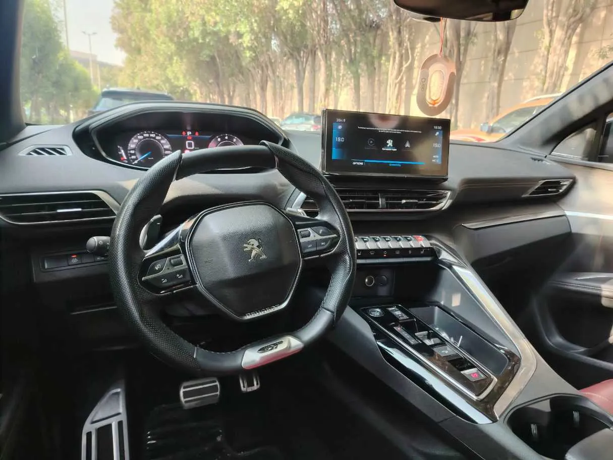 Car image 26