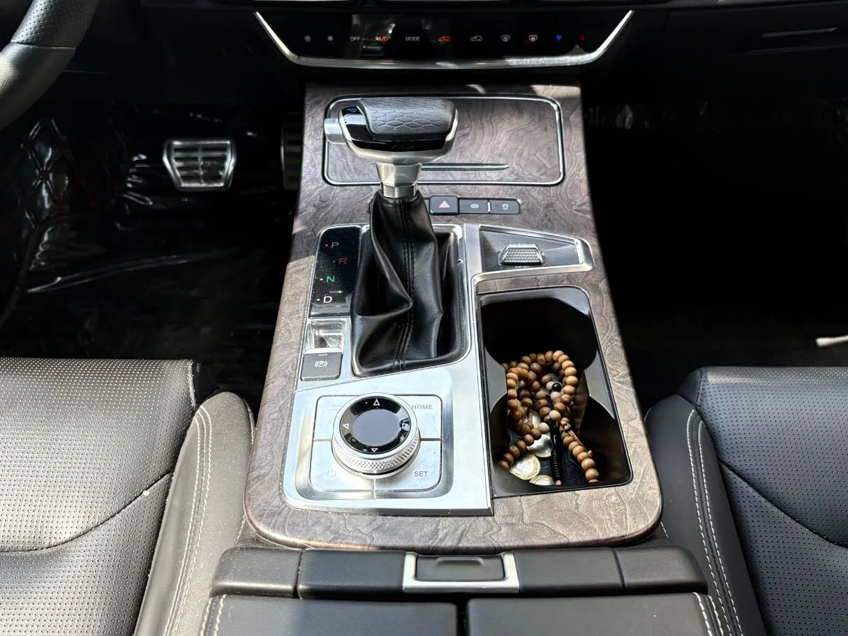 Car image 17