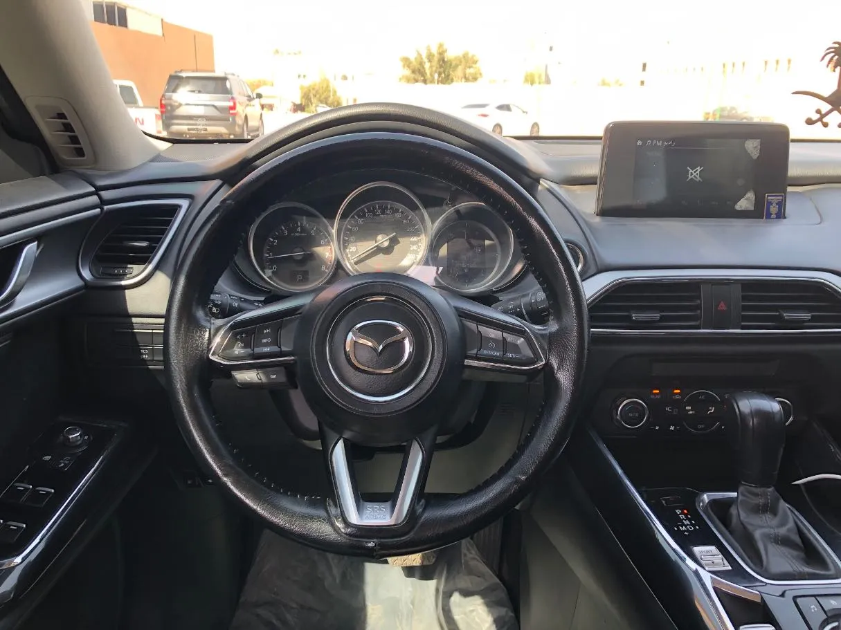 Car image 19