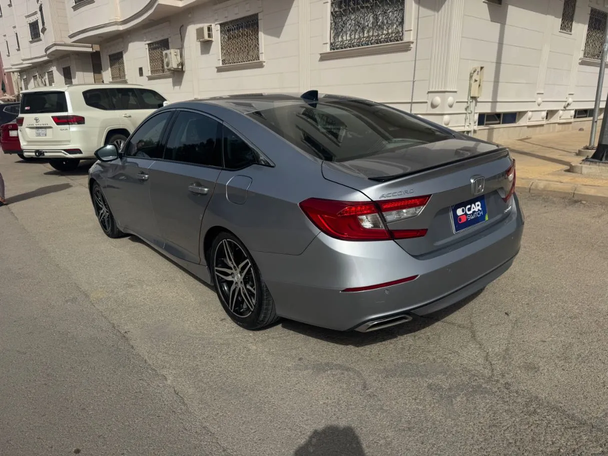 Car image 7