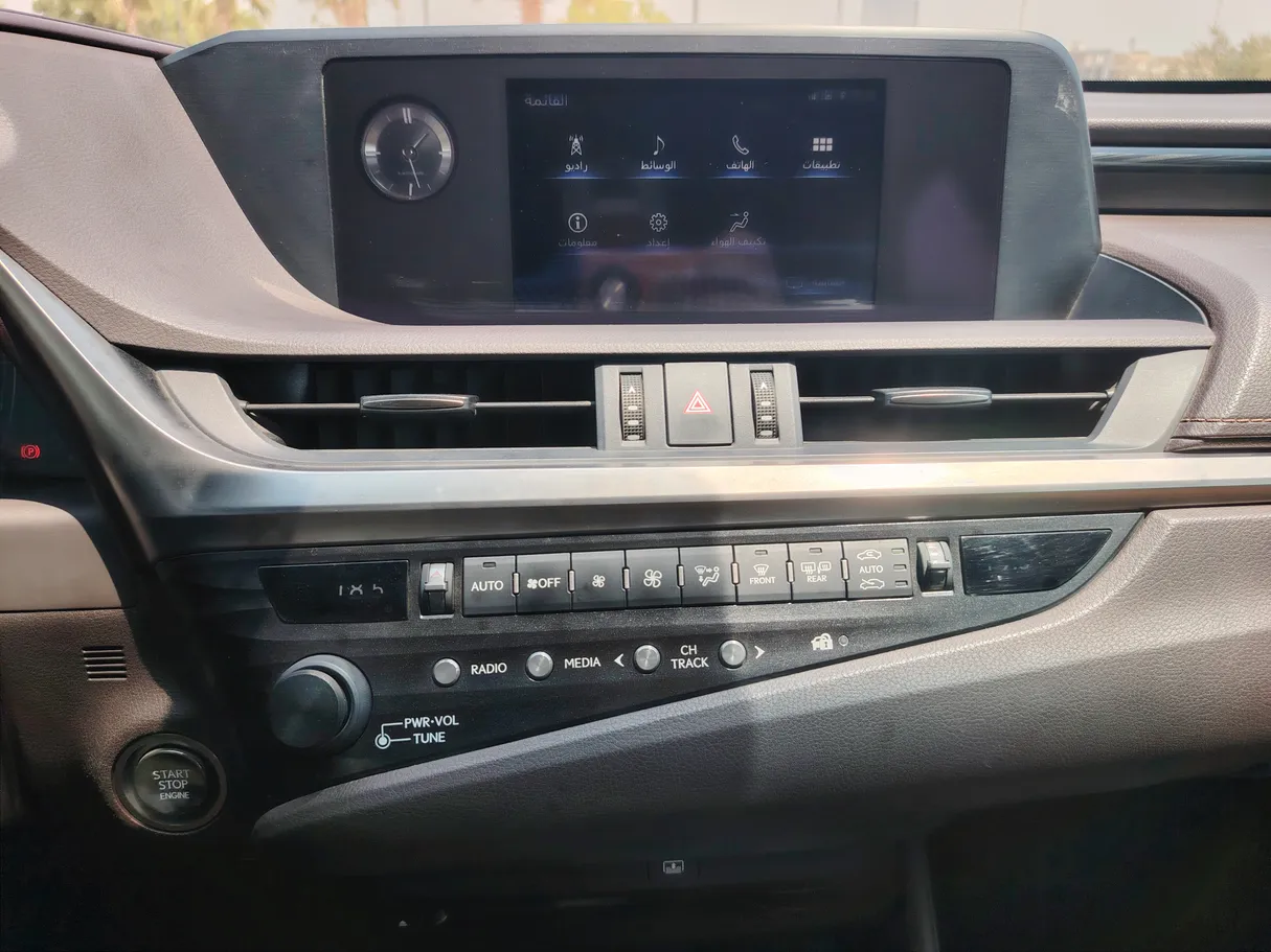 Car image 20