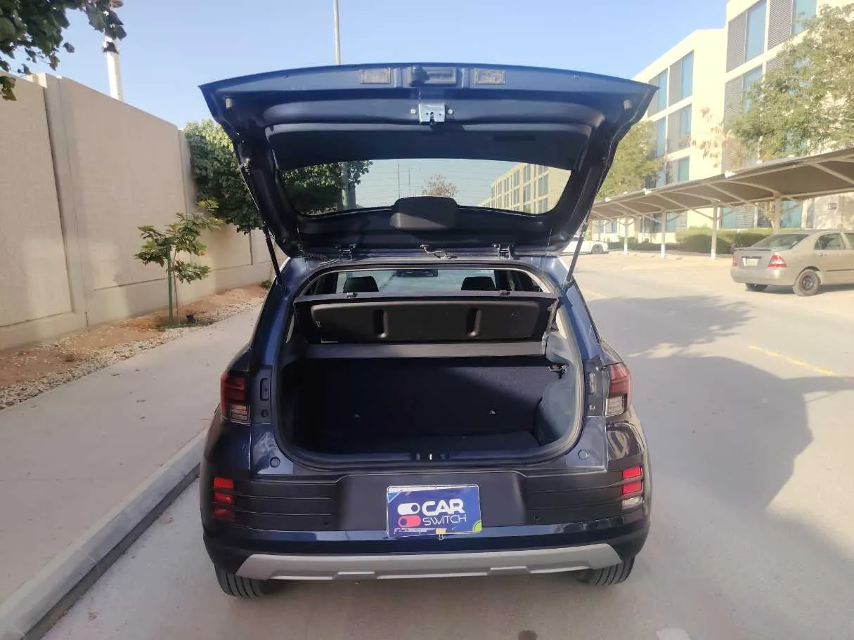 Car image 19