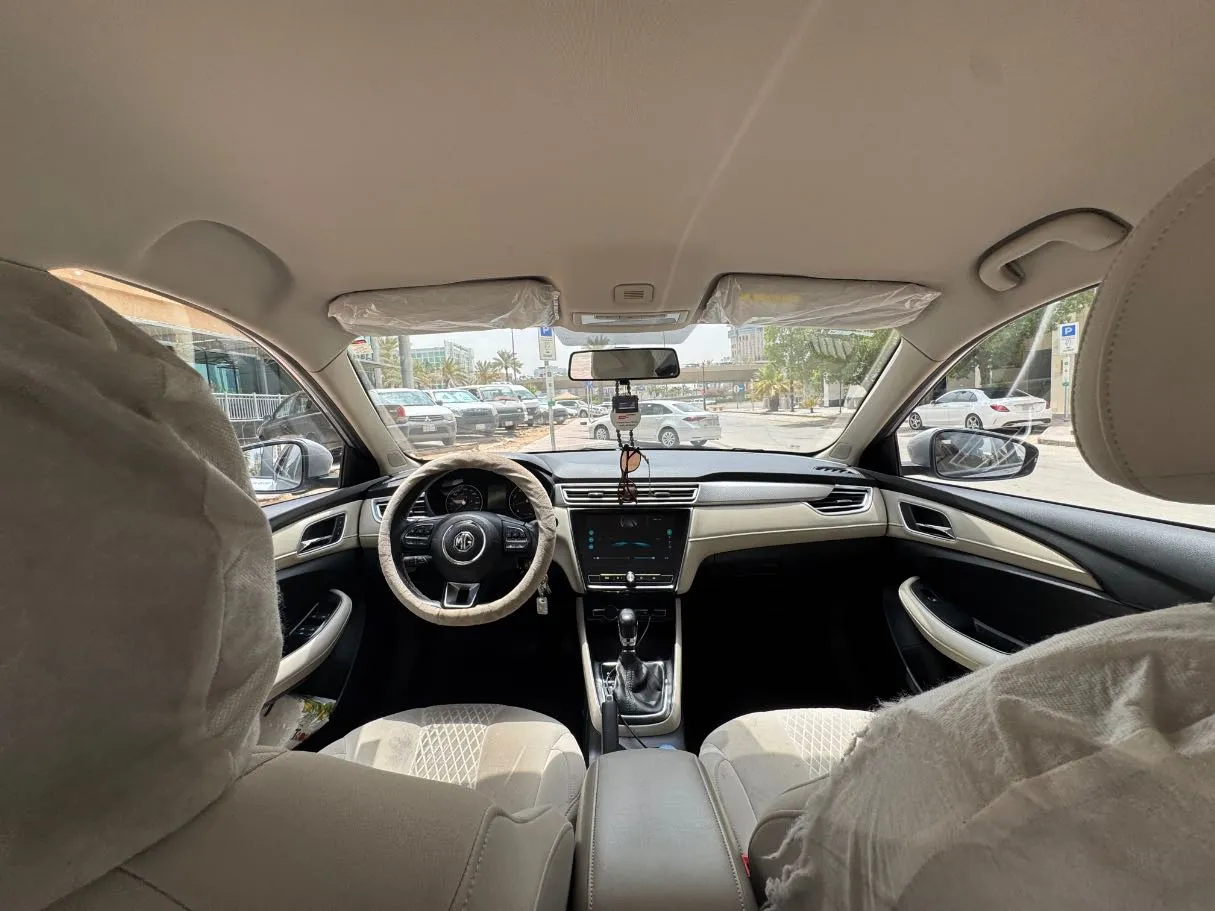 Car image 14