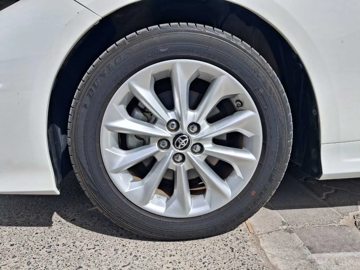 Car image 9
