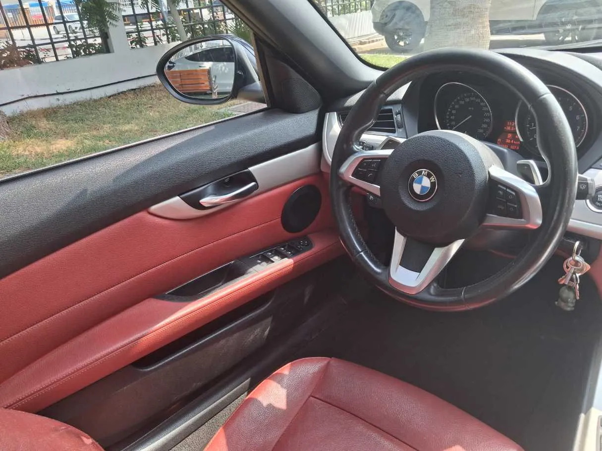 Car image 15