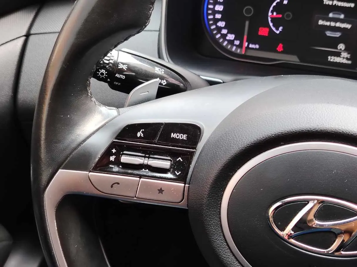 Car image 26