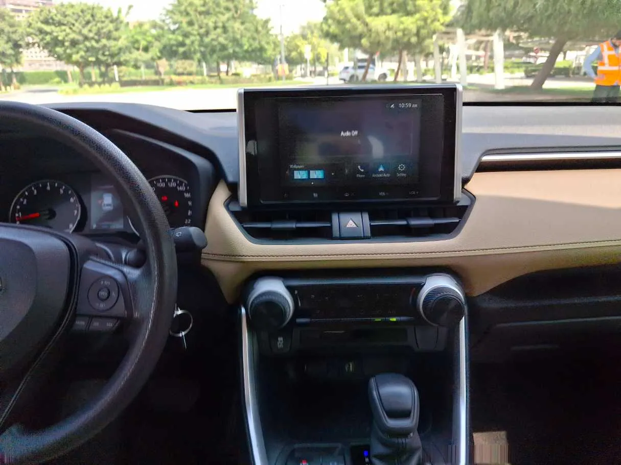 Car image 16