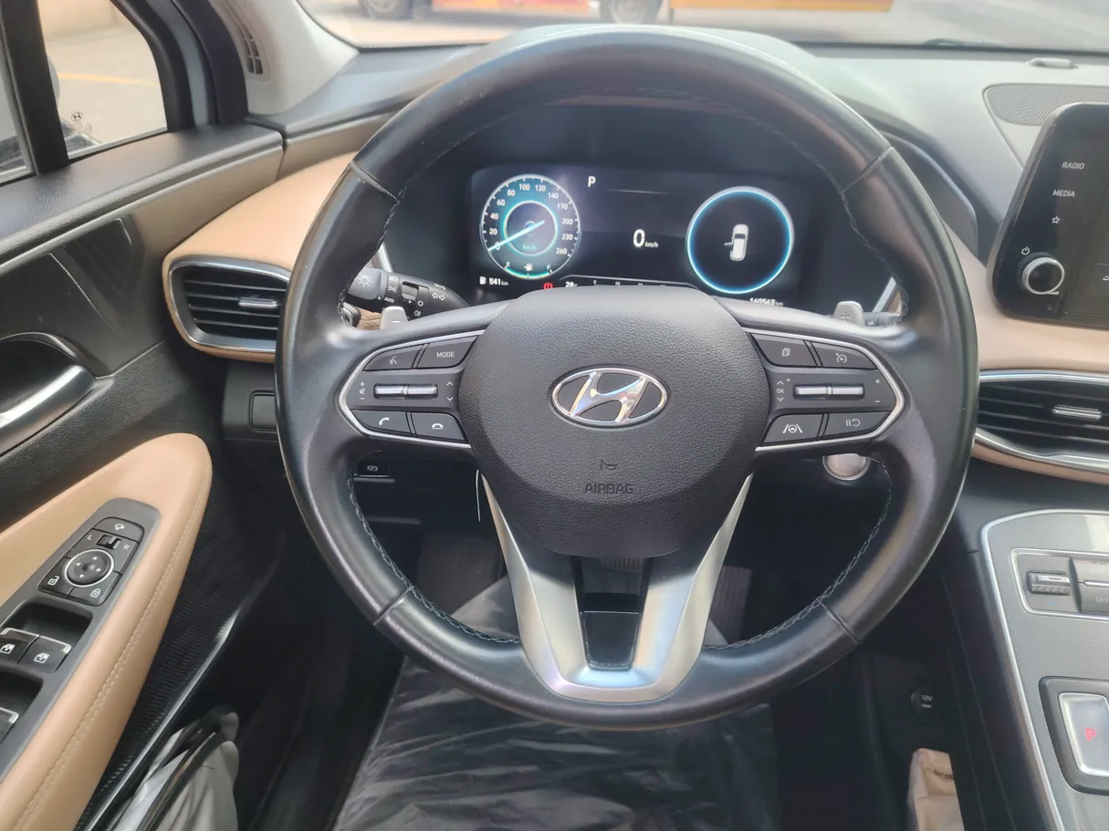 Car image 15