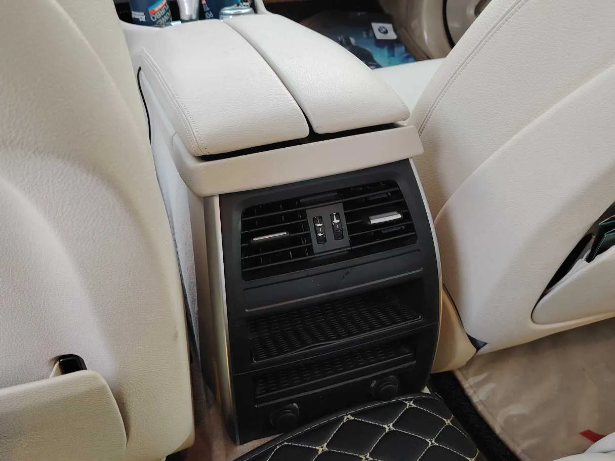 Car image 32