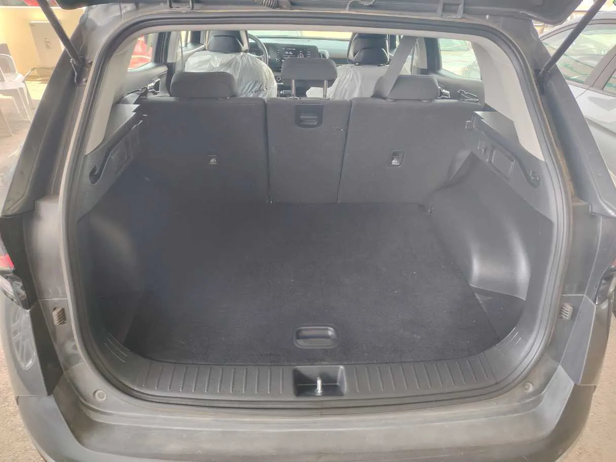 Car image 32
