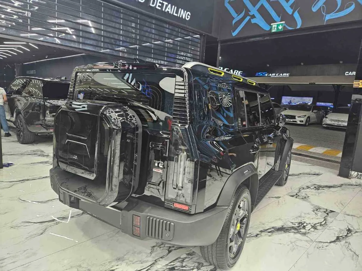 Car image 9