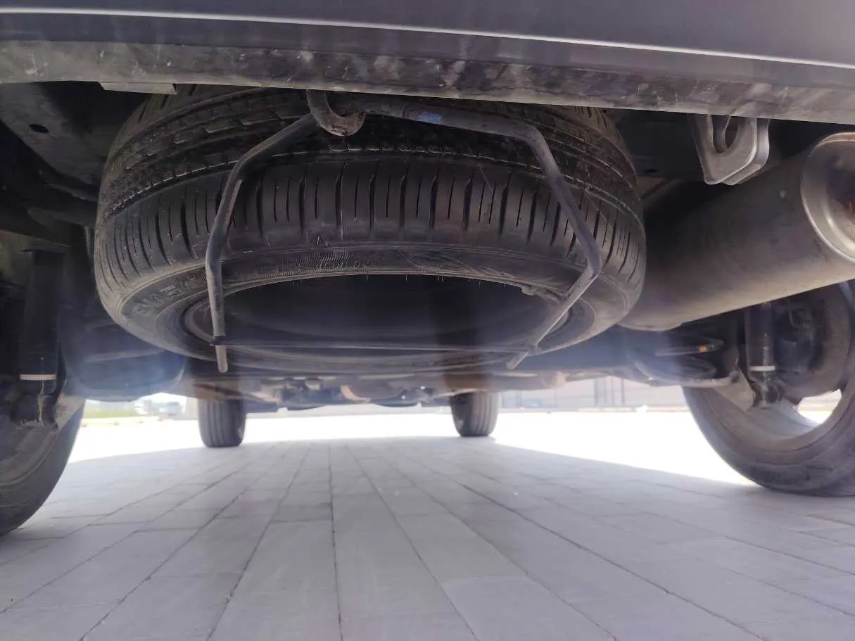 Car image 10