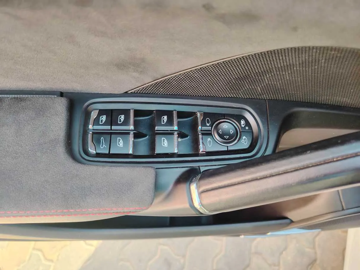 Car image 36