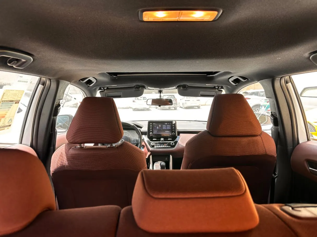 Car image 15