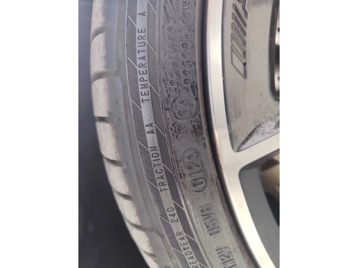 Car image 30