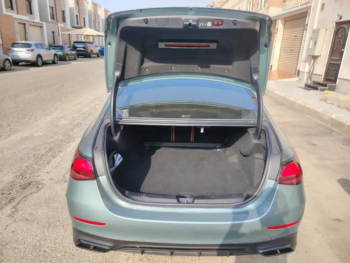 Car image 30