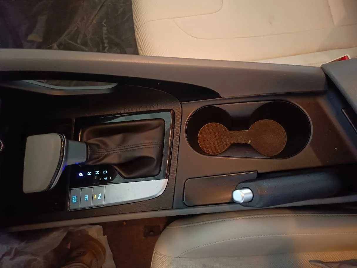 Car image 13