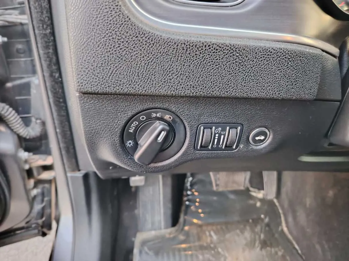 Car image 33