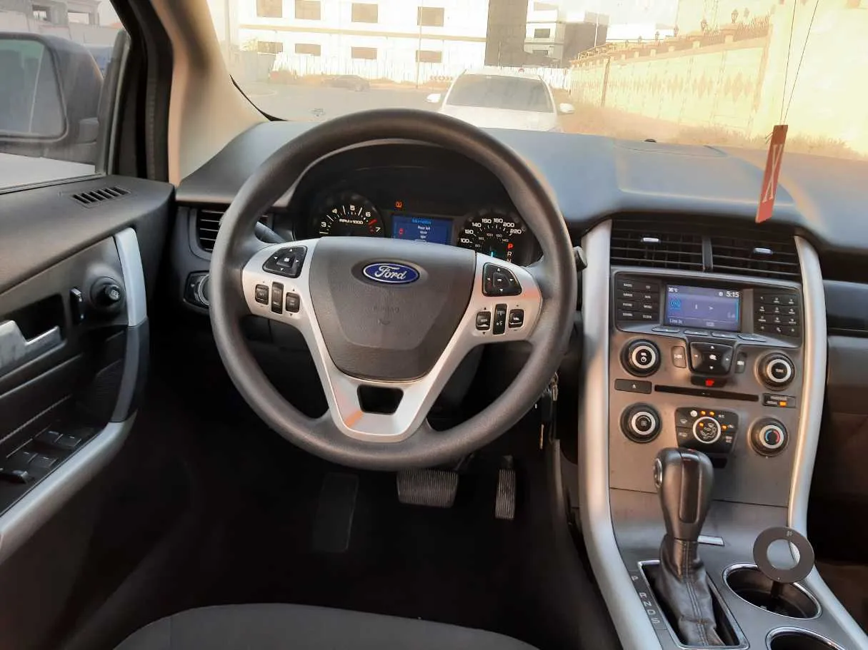 Car image 14