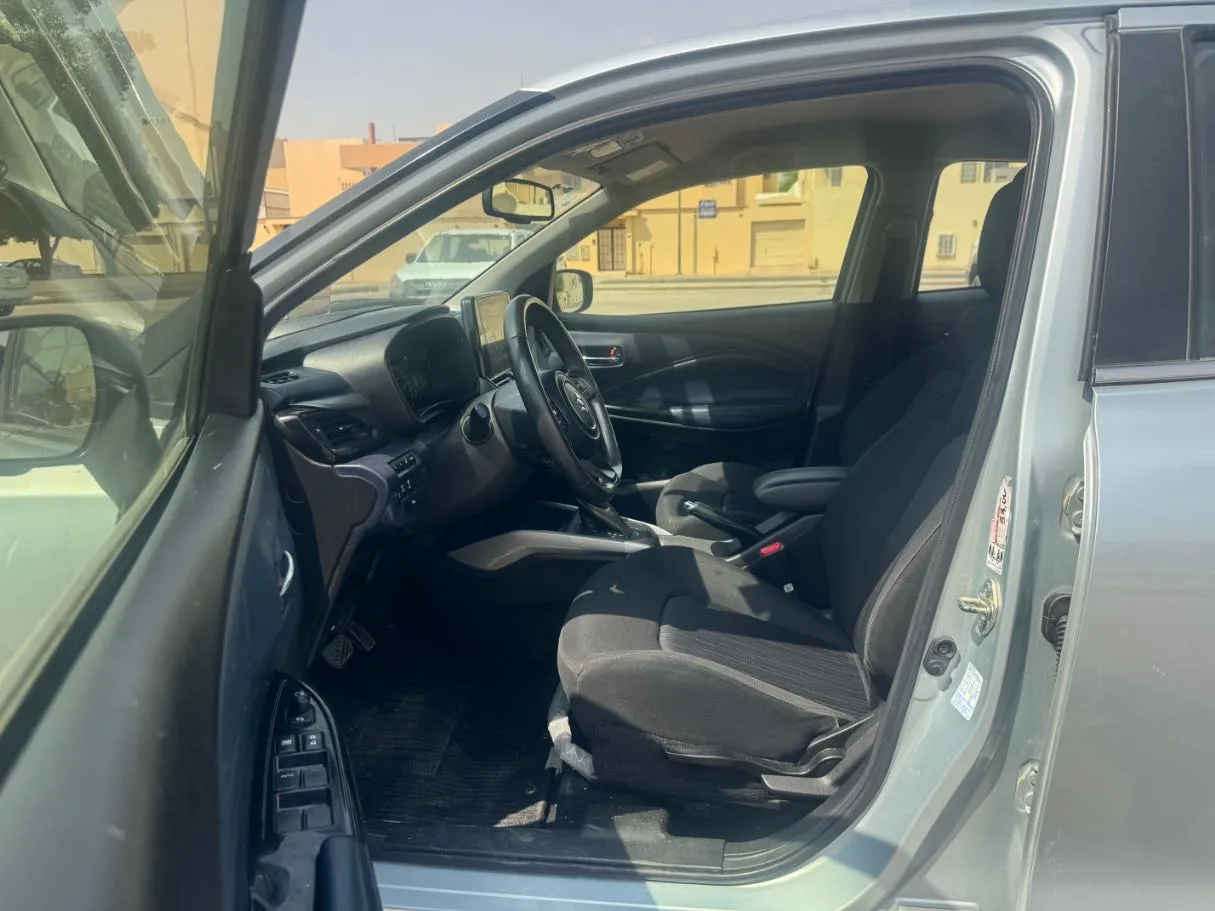 Car image 11